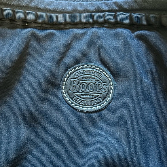 Roots Leather Elegant Black Leather Laptop Bag - Picture 3 of 7